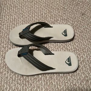 Men’s Quicksilver flip flops size 10